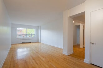 Place Northcrest in Montréal, QC - Building Photo - Building Photo