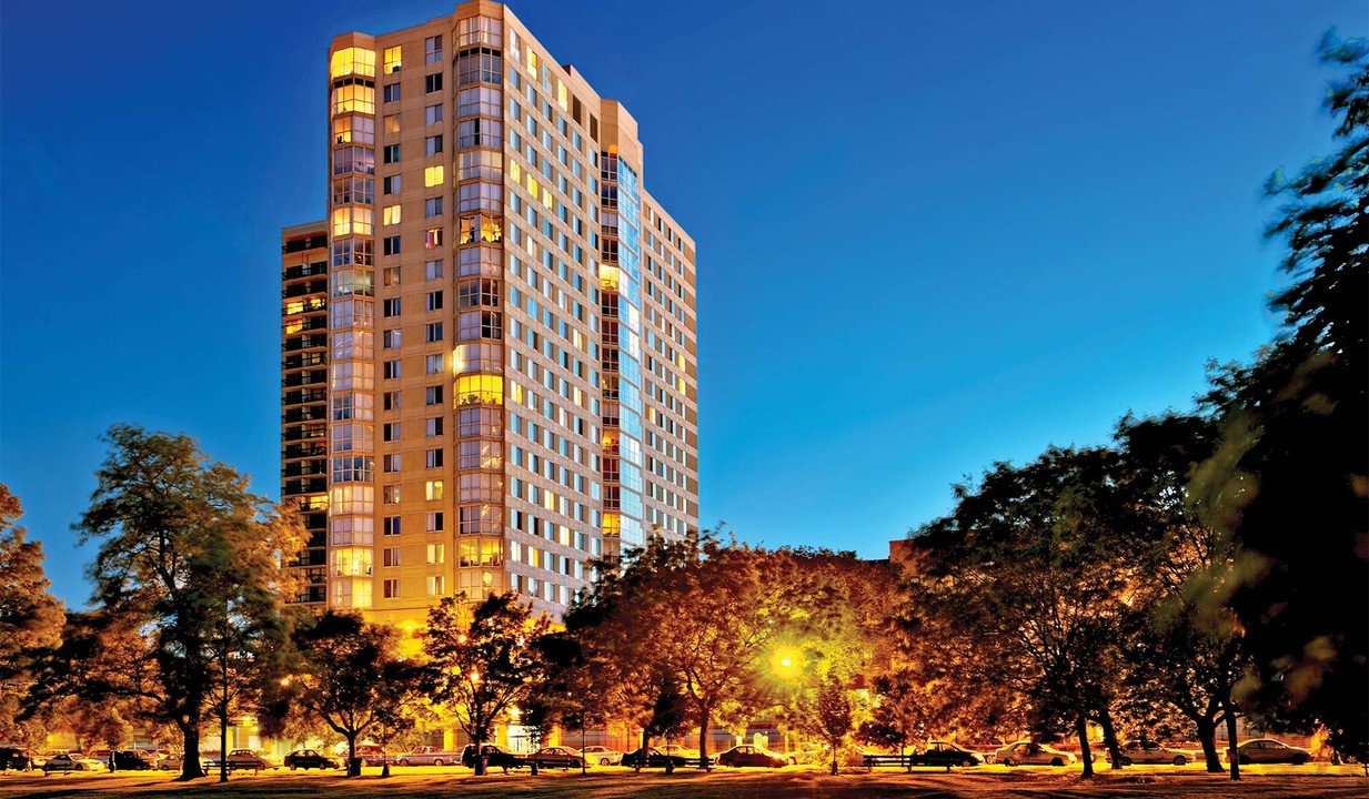 Hyde Park Tower in Chicago, IL - Foto de edificio