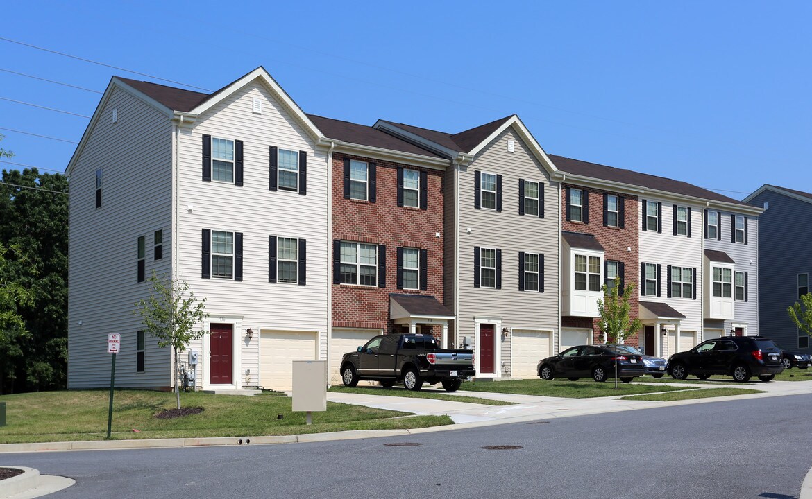 The Pointe at Manorgreen Townhomes in Middle River, MD - Building Photo