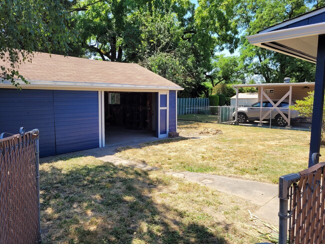 12670 SW 12th St in Beaverton, OR - Foto de edificio - Building Photo