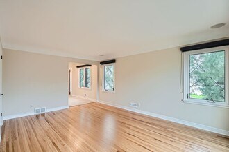 5633 Saint Croix Ave N in Minneapolis, MN - Foto de edificio - Building Photo