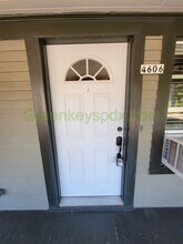 4606 NE Halsey St in Portland, OR - Building Photo - Building Photo