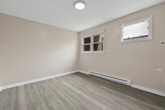 2020 Woodlynne Ave in Oaklyn, NJ - Building Photo - Building Photo