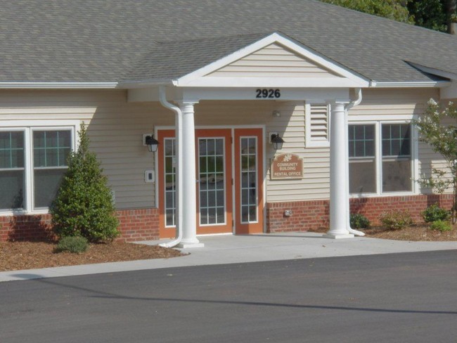 The Oaks at Silver Ridge in High Point, NC - Foto de edificio - Building Photo