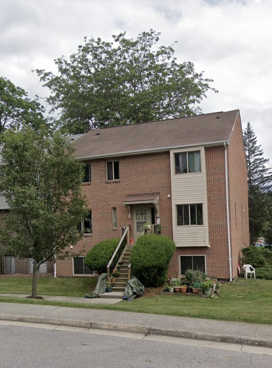 500 Nellies Cave Rd in Blacksburg, VA - Foto de edificio