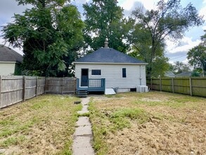 627 Monroe St in East Alton, IL - Foto de edificio - Building Photo