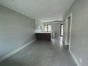 1050 NE 9th Ave in Fort Lauderdale, FL - Building Photo - Building Photo