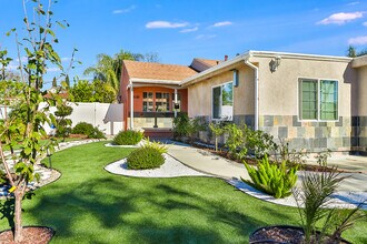 16745 Bermuda St, Unit 1 in Granada Hills, CA - Building Photo - Building Photo