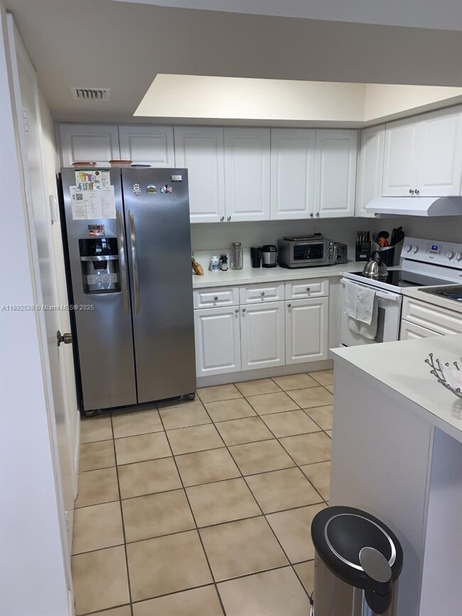 11 Madrid Ln in Davie, FL - Foto de edificio - Building Photo