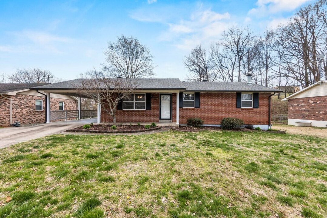 2415 Glenridge Dr in Cape Girardeau, MO - Building Photo