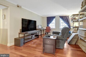 6726 W Wakefield Dr in Alexandria, VA - Building Photo - Building Photo