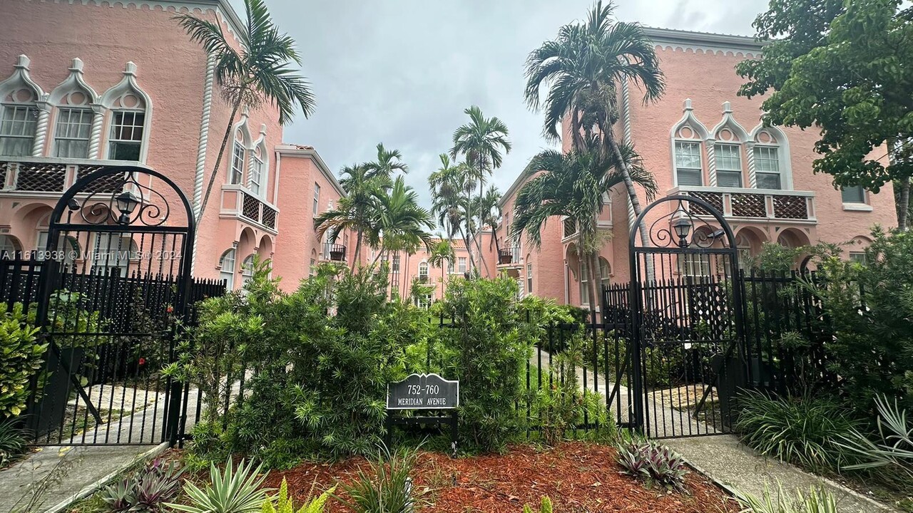 754 Meridian Ave, Unit 15 in Miami Beach, FL - Building Photo