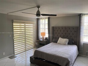 2205 S Cypress Bend Dr, Unit 302 in Pompano Beach, FL - Building Photo - Building Photo