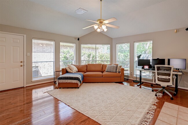 property at 1107 Parkhaven Ln