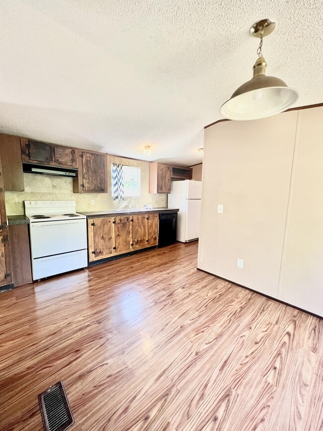 1090 Clark Rd in Lake Charles, LA - Building Photo - Building Photo