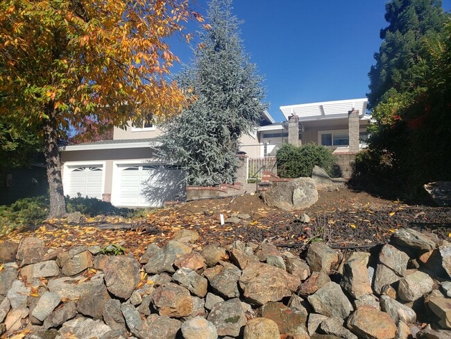 18514 Lake Forest Dr in Penn Valley, CA - Building Photo - Building Photo