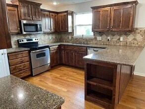 2415 Shenandoah Dr in Leavenworth, KS - Building Photo - Building Photo