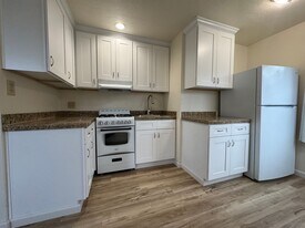 241 W Hawthorne St in Eureka, CA - Building Photo