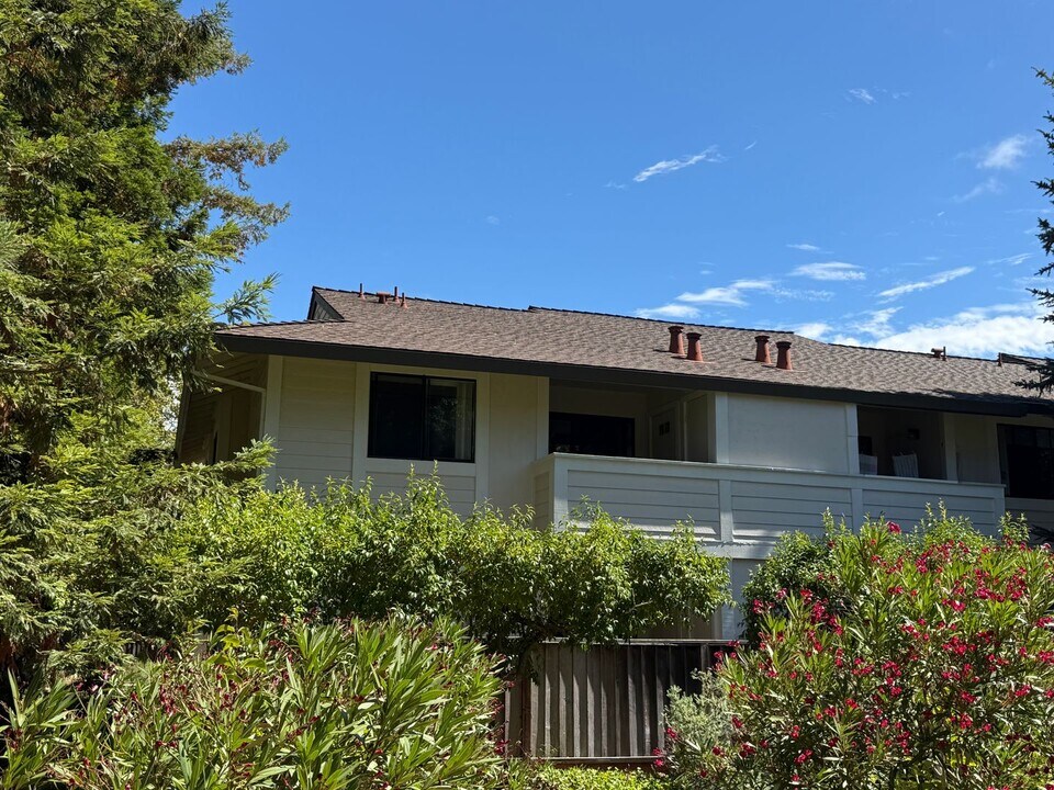 30 Woodstock Ct in San Rafael, CA - Building Photo