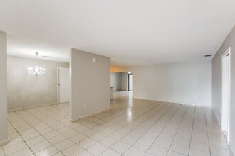 10724 SW 144th Ct in Miami, FL - Building Photo - Building Photo