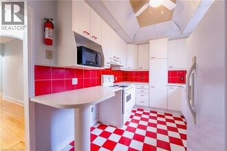 255 Main St W in Hamilton, ON - Building Photo - Building Photo