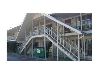 490 W Munroe Ave in Wisconsin Dells, WI - Foto de edificio