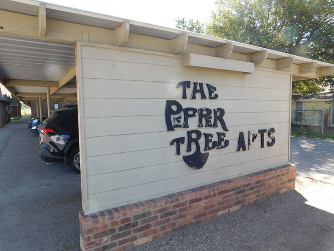 Four Seasons & Pepper Tree Apartments in Canyon, TX - Foto de edificio - Building Photo