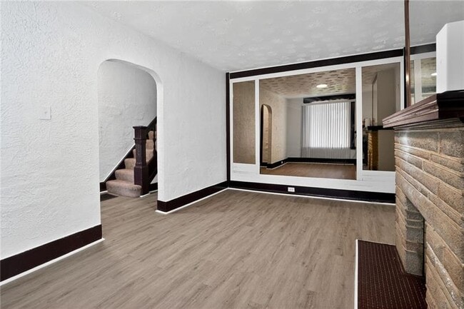 341 Lawn St in Pittsburgh, PA - Building Photo - Building Photo