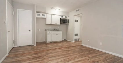 14918 Milverton Rd in Cleveland, OH - Building Photo - Building Photo