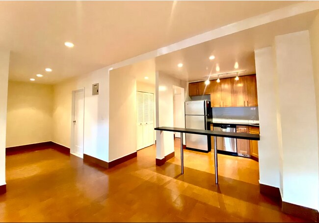 424 E 81st St in New York, NY - Building Photo - Building Photo