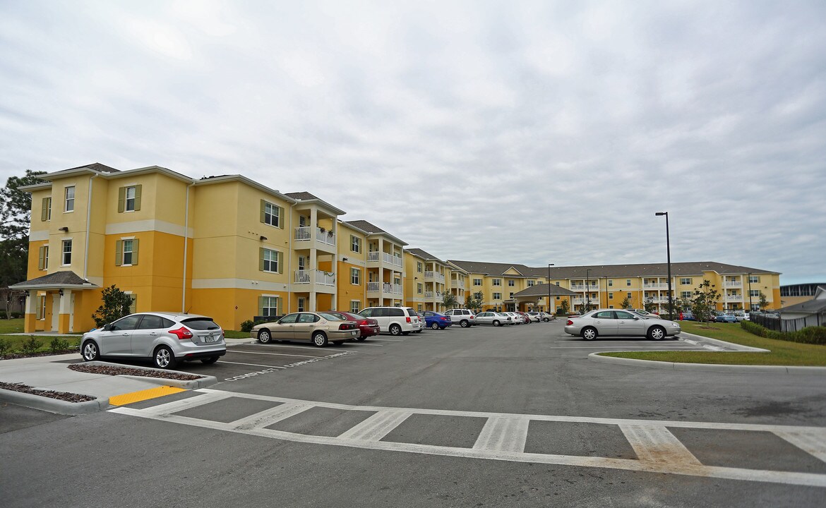 Magnolia Place in New Port Richey, FL - Foto de edificio