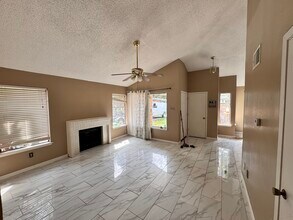 545 Prairie Dell St in Lewisville, TX - Foto de edificio - Building Photo