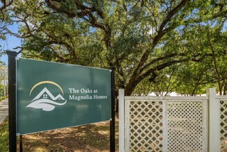 2282 Magnolia Cir-Unit -2 in Tallahassee, FL - Building Photo - Building Photo