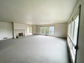 905 NE C St in Pullman, WA - Foto de edificio - Building Photo