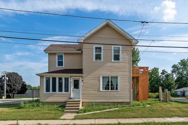 529 W Lincoln Ave in Hinckley, IL - Building Photo