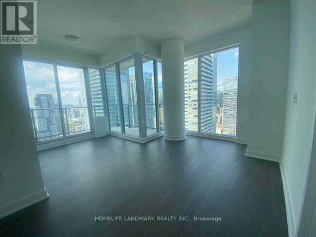 125-N4125 Blue Jays Way in Toronto, ON - Building Photo - Building Photo