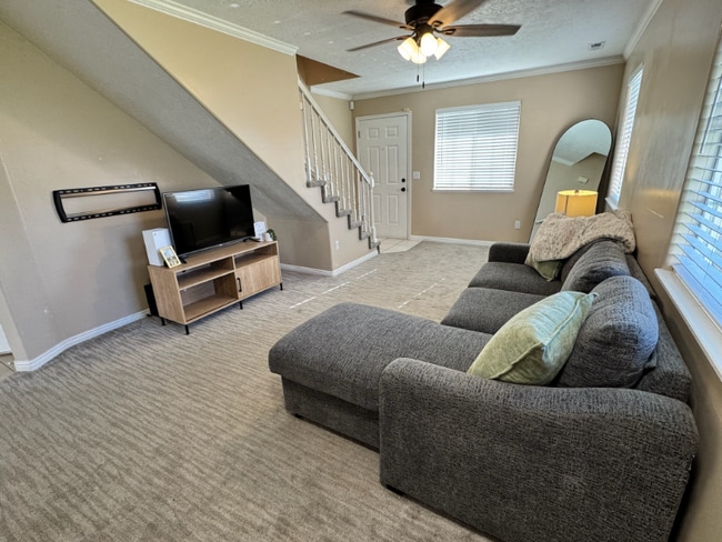 1586 W Compass Pt Ln