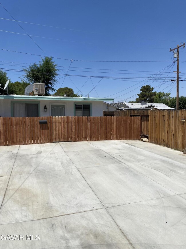 44621 Cedar Ave in Lancaster, CA - Building Photo - Building Photo