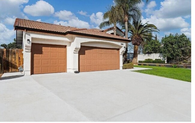 351 Madrone Pl in Brentwood, CA - Building Photo - Building Photo