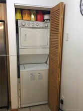 445 W Park Dr in Miami, FL - Building Photo - Building Photo