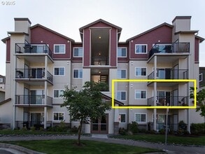 590 NW Lost Springs Ter, Unit 202 in Portland, OR - Building Photo - Building Photo