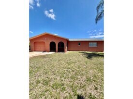 3729 SE 12th Ave in Cape Coral, FL - Building Photo