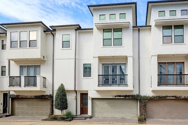 property at 8906 Lakeshore Bend Dr