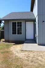 33017 NW Meersburg St in Scappoose, OR - Building Photo - Building Photo