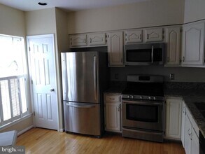 1384 Park Garden Ln in Reston, VA - Building Photo - Building Photo