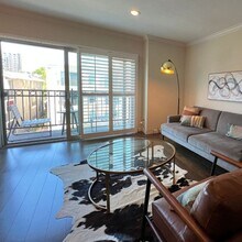 141 S Clark Dr in Los Angeles, CA - Building Photo - Building Photo