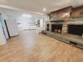 47 Whitmore Ln, Unit 1 in Stamford, CT - Foto de edificio - Building Photo