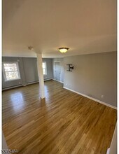 97 Walnut St, Unit 1 in Montclair, NJ - Building Photo - Building Photo