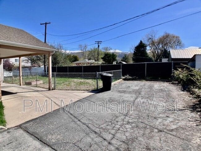 142 N 200 W in Bountiful, UT - Foto de edificio - Building Photo