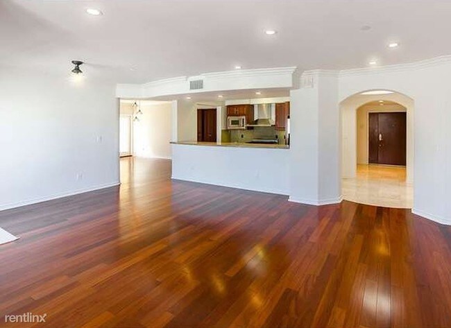 1000 Granville Ave in Los Angeles, CA - Foto de edificio - Building Photo